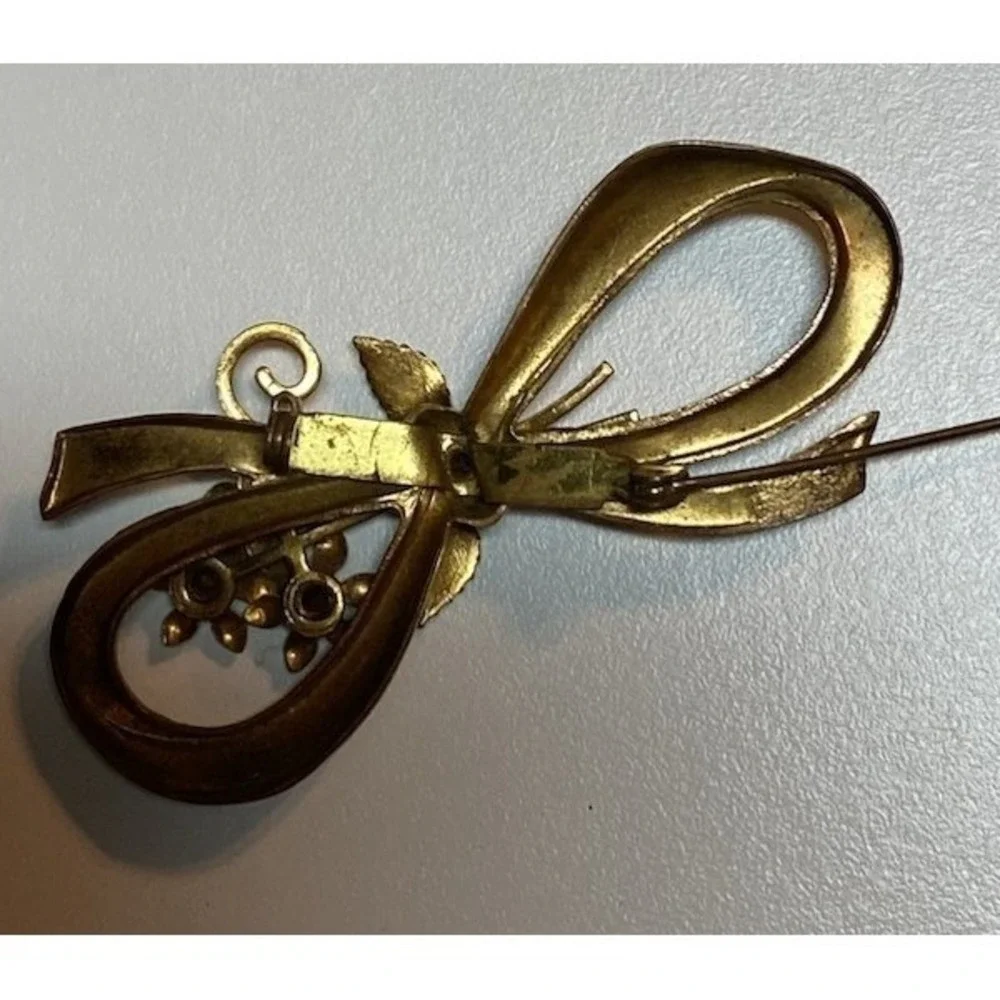 Vintage Gold Tone Ribbon Bow Brooch White Enamel Blue Rhinestone‎ Floral Pin